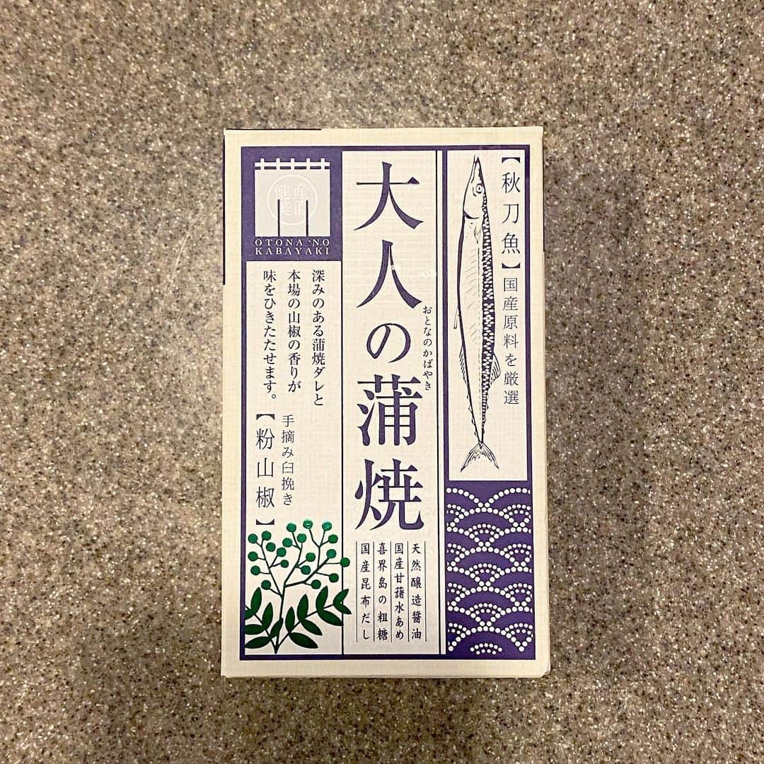 後藤正文さんのインスタグラム写真 - (後藤正文Instagram)「秋刀魚の蒲焼き釜飯  米3/4合 餅米1/4合 牛蒡 秋刀魚の蒲焼き缶詰(後乗せ)  水 塩 少々 すり下ろし生姜  蒲焼き系の缶詰は一緒に炊くと焦げるうえに風味が飛んでしまうので、牛蒡ご飯を炊いてからあと乗せにした。味は可もなく不可もなく、秋刀魚の缶詰で作ったらこの味になるよなという想像通りの味。やっぱり生の魚で作るほうが釜飯は美味しい。85点。  #趣味の釜飯 #のはら農研塾 #kamacco #127」9月4日 14時28分 - gotch_akg