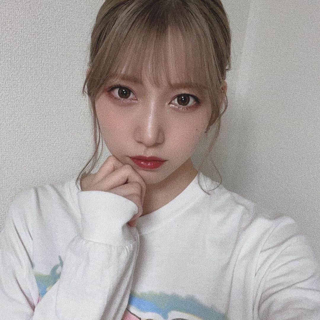 茂木忍のインスタグラム：「前髪切ったあと . . #ぶりっ子継続  #？」