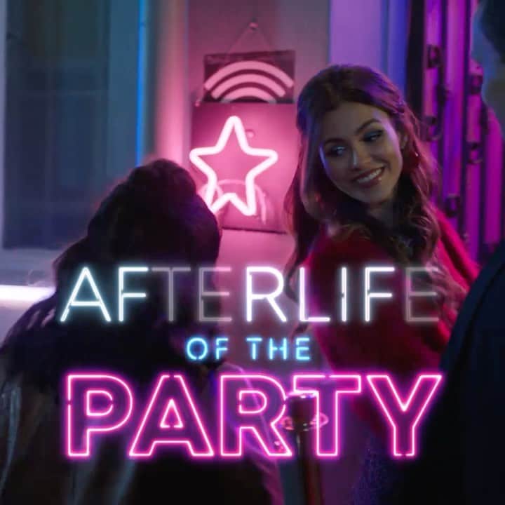 ヴィクトリア・ジャスティスのインスタグラム：「In case you haven’t heard, “Afterlife of the Party” is out now on @Netflix!!! I loved making this film so much and I’m so excited it’s finally out for you guys to see! ☺️ I heard it’s the #1 movie in the US, Brazil, Mexico, Poland... WOW!!! Guys!! Beyond grateful 🥺🥺🙏🏼  I hope it puts a smile on your face just like you guys are doing for me now! Thank you!! Go stream if you haven’t yet and let me know what you think! 💖」