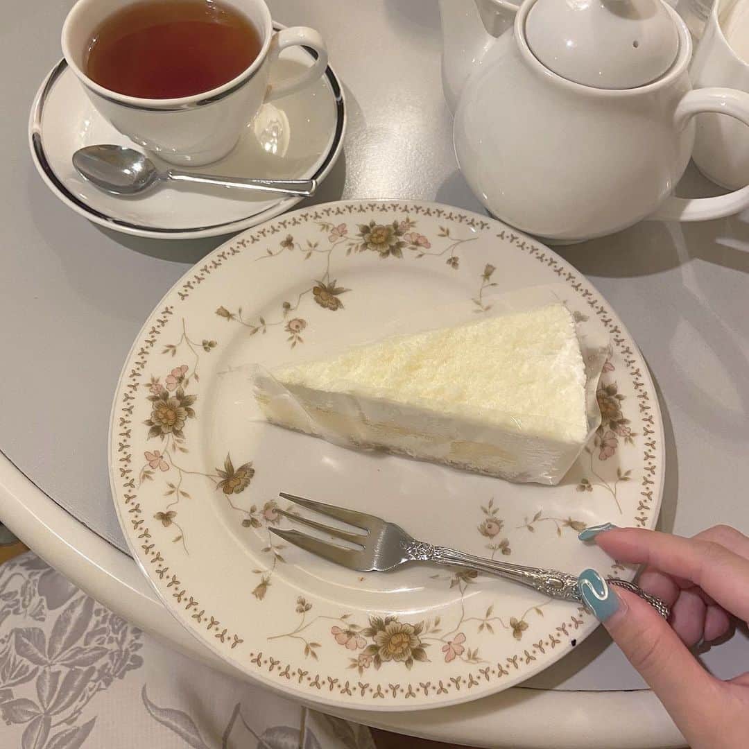 sarimaru(国木田さりまる)のインスタグラム：「別腹で気分転換するの大切☕︎」