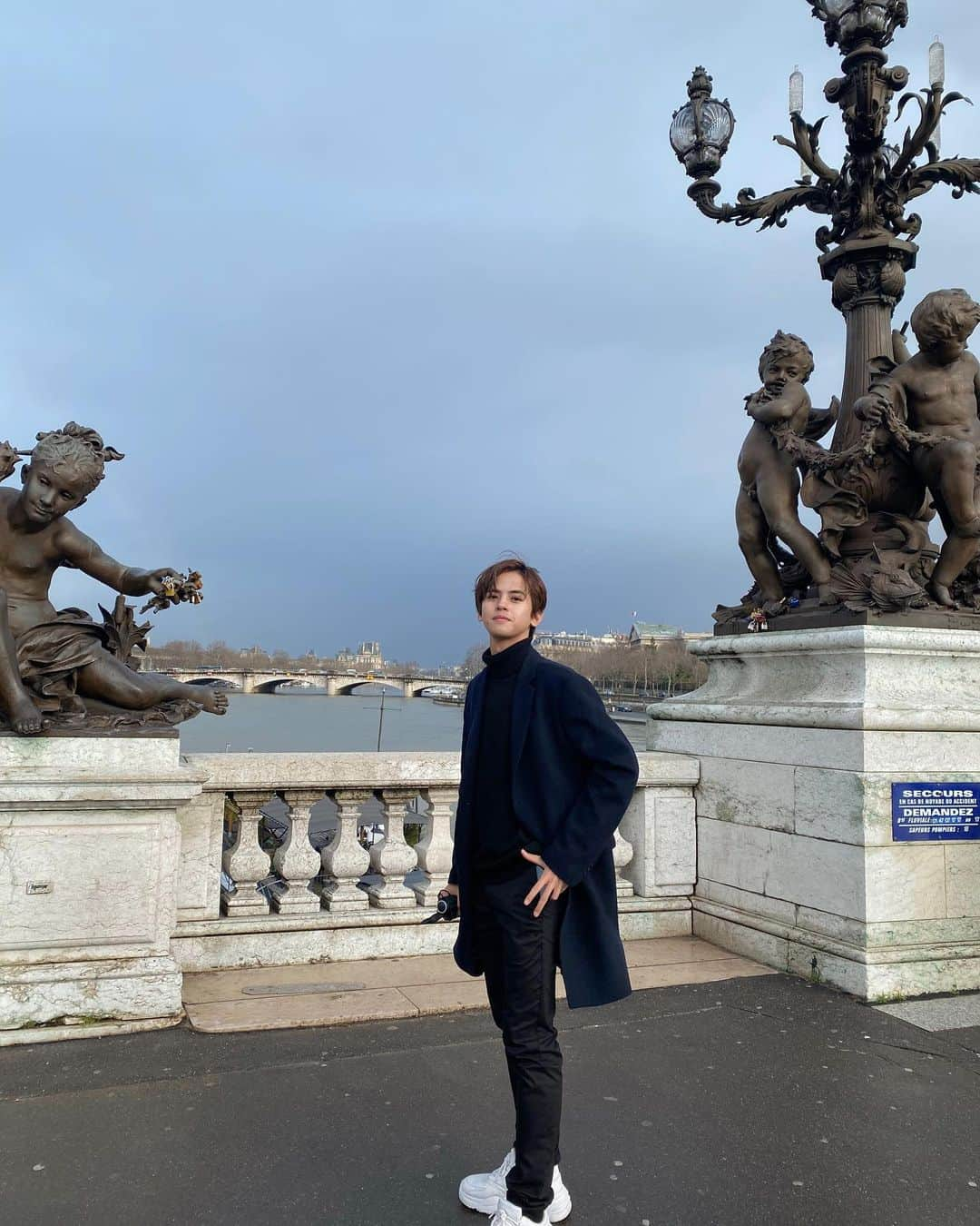 冬馬さんのインスタグラム写真 - (冬馬Instagram)「I love you to the moon and back Paris la ville de l'amour. 皆さんお元気ですか？ 僕のパリでの思い出を共有しますね。 このご時世、留学や旅行そして外国籍の方の場合は帰省することができず、寂しい気持ちや悲しい気持ちになっている方もいるかと思いますが、I believe that things will get better. I know it’s not easy, but try to stay positive and learn to unwind. 🍃 If you keep believing even in the darkest moments, every single thing is gonna be alright.  Let’s overcome this challenging time together.  Big Love - 冬馬 #paris #parismonamour」9月4日 11時36分 - tomanakamura_