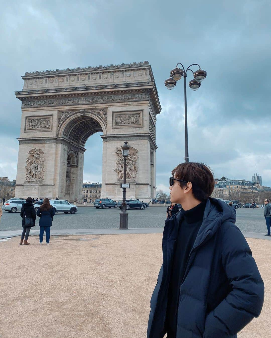 冬馬さんのインスタグラム写真 - (冬馬Instagram)「I love you to the moon and back Paris la ville de l'amour. 皆さんお元気ですか？ 僕のパリでの思い出を共有しますね。 このご時世、留学や旅行そして外国籍の方の場合は帰省することができず、寂しい気持ちや悲しい気持ちになっている方もいるかと思いますが、I believe that things will get better. I know it’s not easy, but try to stay positive and learn to unwind. 🍃 If you keep believing even in the darkest moments, every single thing is gonna be alright.  Let’s overcome this challenging time together.  Big Love - 冬馬 #paris #parismonamour」9月4日 11時36分 - tomanakamura_