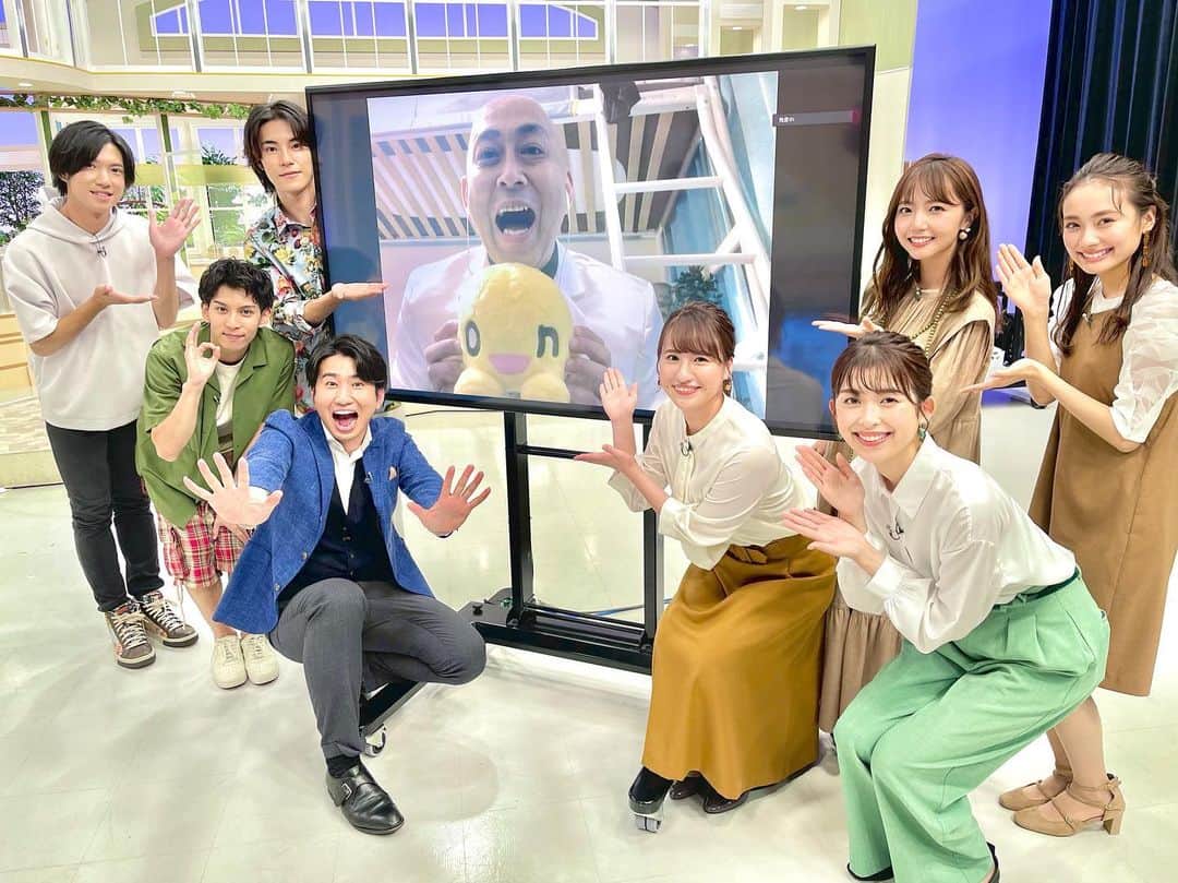 福田太郎のインスタグラム：「こーんにーちは〜🙌 このあと放送『錦鯉が行く！絶景富良野ゆめツアー』 初めての冠番組を直前に控えた、まさのりさんを直撃！ 豪快な笑い声、ニコニコ笑顔がとっても素敵なんです！ ⠀ 30歳まで住んでいた北海道での、懐かしの思い出や 50歳の恋愛事情も、赤裸々に話してくれました🥰 #イチモニ反省会 は #Youtube で配信中🤗 ⠀ 特番はこのあと13:30～1時間にわたって放送します！ 道外の方のためにも #HTB北海道onデマンド で！ #錦鯉 #長谷川雅紀 さん #渡辺隆 さん #ふらの観光親善大使 #林ゆめ さん @htb_6ch」