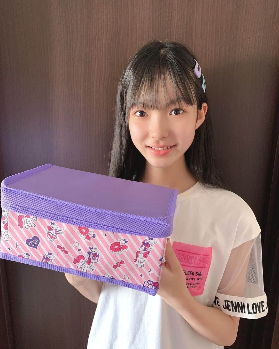 ニコ☆プチのインスタグラム：「ニイナのふろくの使い方は、ファッションこものをしっかり収納😋✨ . .  ラベンダーとピンクの色使いがキュート💕 カチューシャやヘアバンド、シュシュ、ワイヤーリボンを入れてみたよ🎀 収納BOXはあると便利だから色々活用できるね👍 みんなは何を入れてる⁇ . .  #ニコプチ #ニコプチふろく #プチモのふろくの使い方  #ニコプチふろくのある生活  #ジェニィラブ #マイリトルポニー  #ふろく #武藤新奈」