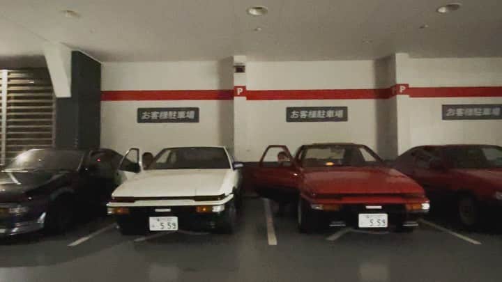 織戸学のインスタグラム：「車って おのおの 個性があって良い。  特に古い車って  どんな人生を歩んで来たかで、 車の表情が変わる。  人と同じだ。  愛されて来たのか？  そして これからも 愛されるのか？  今までは辛かったかど、 新しい場所で、 愛されるのか？  人と同じだね。  #ae86 #ae86trueno  #toyotaae86   #maxorido」