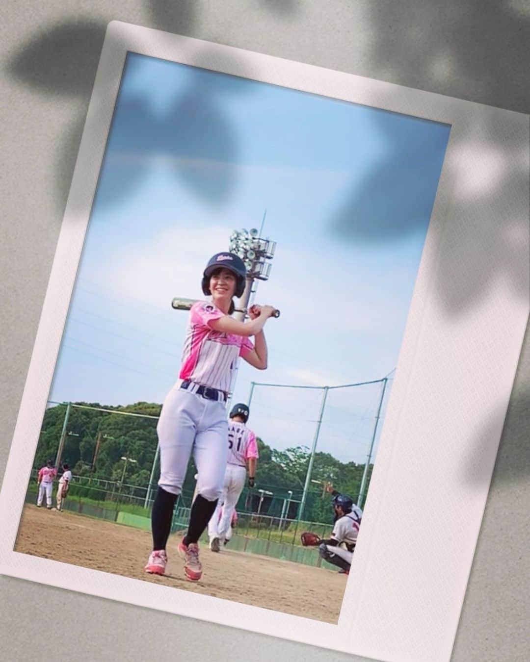上杉あずさのインスタグラム：「. 投げるにばかり興味がいって、全然打席に立ってなかったので散々だった7月最後の試合🌺(でもなんか楽しそうw)  あまりに振れなかったのでヤバいと思って、最近部屋の中で素振りしてますw 子ども用のバットで31のおば、お姉さんが🤭🤣  早く試合したいな〜〜〜🔥  #ポジティブ月間 #笑顔が人を幸せにする #1日1笑顔 #いやもっと笑おう #人生に彩りを添えて  #悔いのない決断を #毎日を幸せに #健康第一 #スーパーポジティブ投稿して行くよ  #よろしくお願いします」
