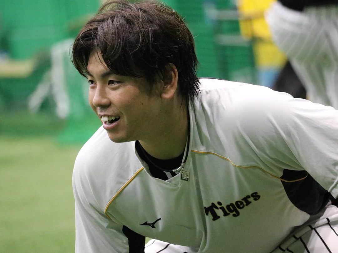 のインスタグラム：「今日も甲子園で巨人戦‼︎ 試合前練習の様子です！  #梅野隆太郎 選手 #小野泰己 選手 #植田海 選手 #及川雅貴 選手 #島田海吏 選手 #阪神タイガース #伝統の一戦 #挑超頂」