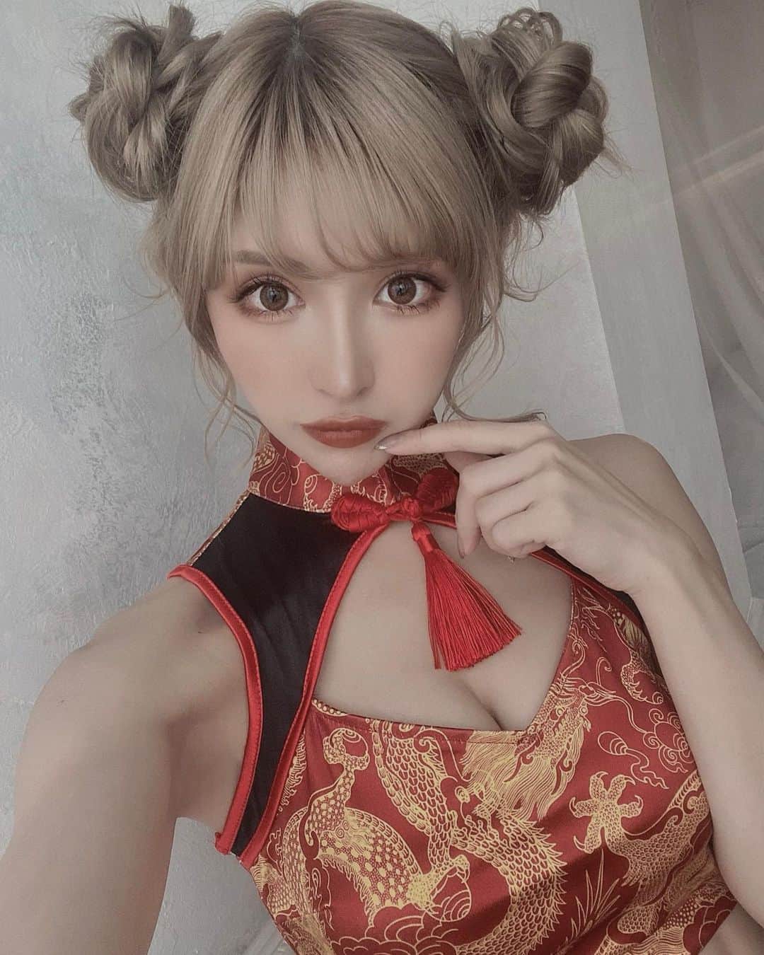 小原優花のインスタグラム：「功夫🐼🇨🇳♥️  可愛いななせちゃん @nanase_kubo とTikaさん @dress_tika 撮影でした🥰💗 色んなコス着てもうハロウィンした気分🎃🥺笑  Tikaさんの大人気バニーちゃんも新作でるよ🐰💓  ありがとうございました♡☺️  #tika #ティカ #shooting」