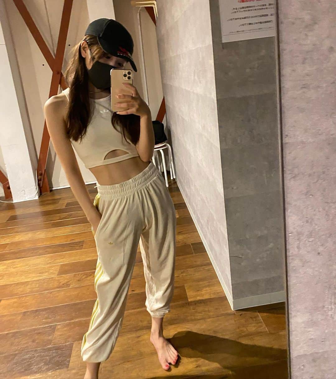 永瀬ゆいのインスタグラム：「筋トレバチバチにやってくれる今の先生に出会ったおかげで筋肉成長してきた💪 先生に感謝✨ #dance #筋トレ #adidas」