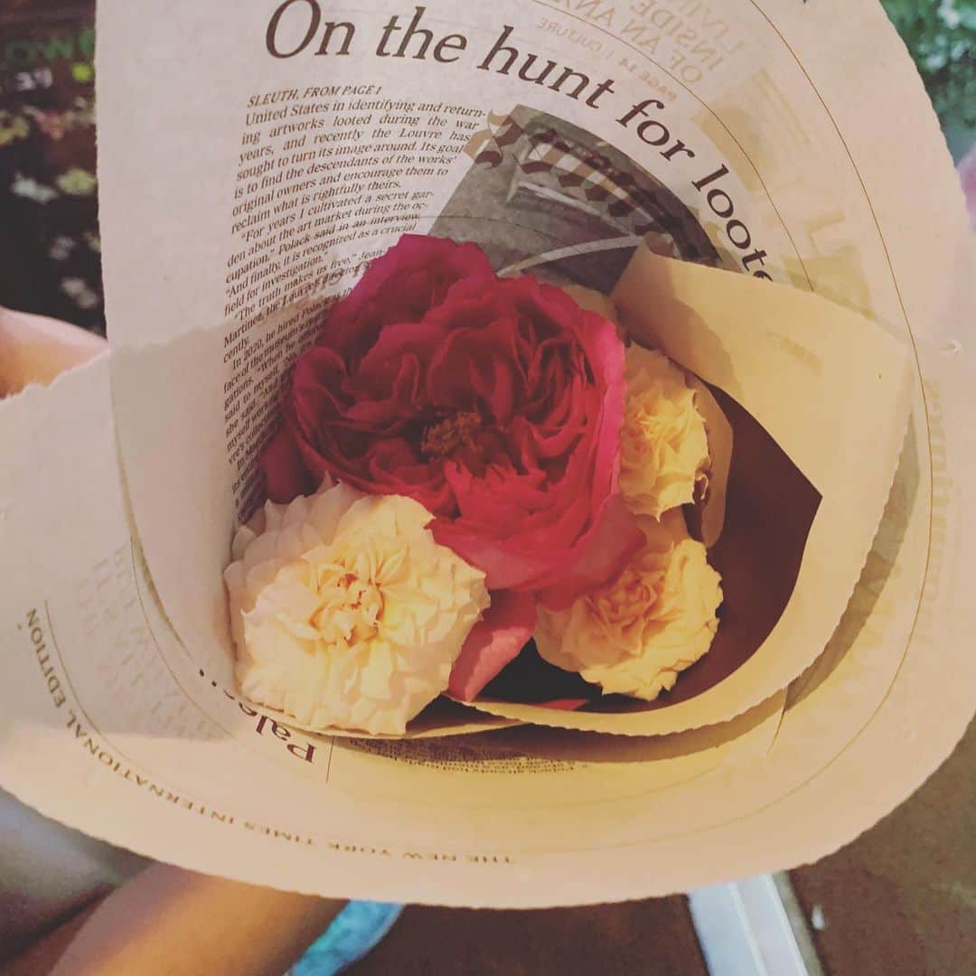 のインスタグラム：「お花屋さんで、おまけにってもらっちゃった😊❤嬉しいな️💐  #ほっこり #幸せ」