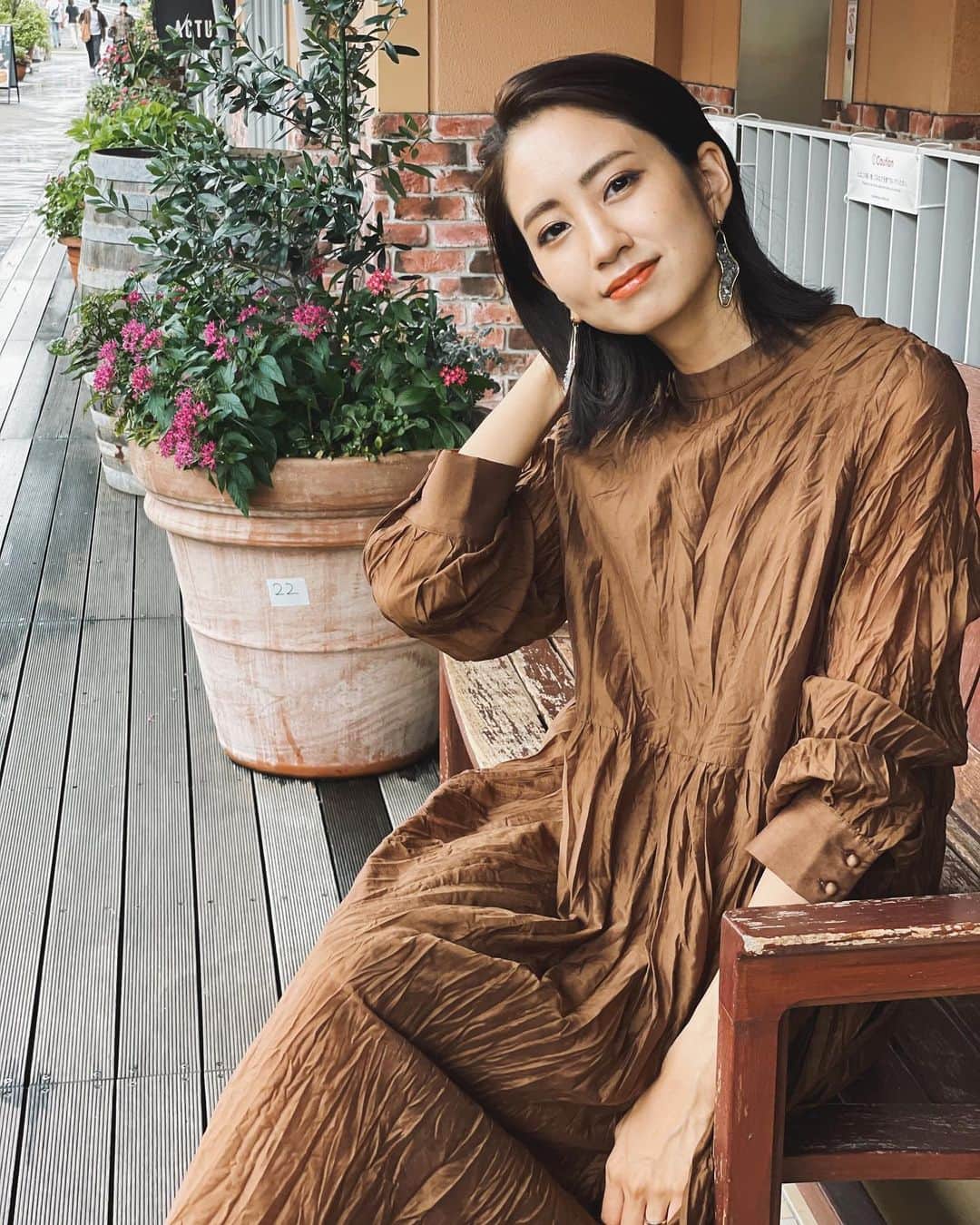 龍野伶奈のインスタグラム：「髪の毛ちょっと切ってとってもいい長さ☺️ カラーも秋冬仕様に🍁 . thanks @smil0608  . #タツレナボブ #ボブアレンジ #ボブスタイル」