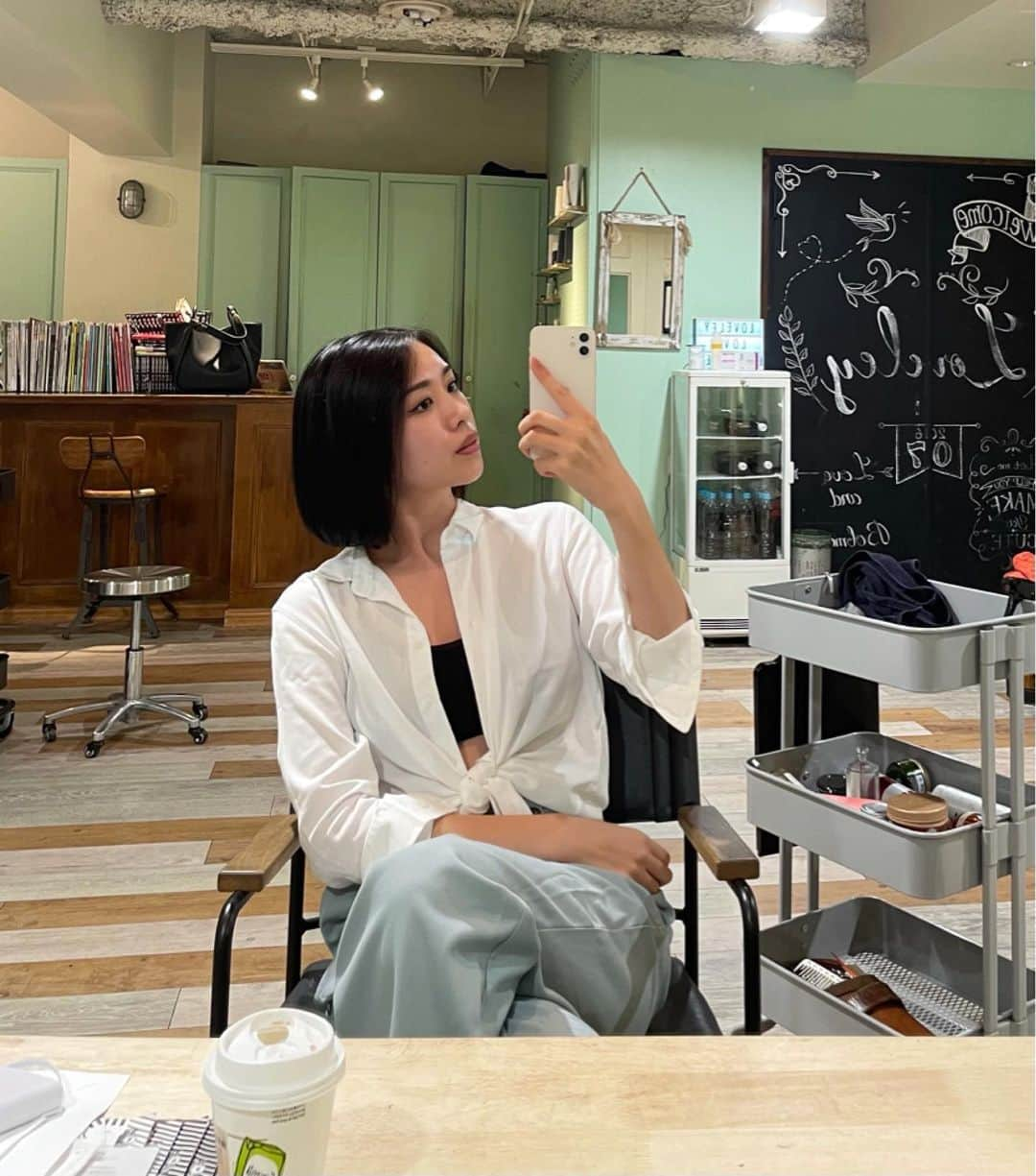 CHIAKIさんのインスタグラム写真 - (CHIAKIInstagram)「. 今週の撮影週間前に髪の毛整えに💇🏻‍♀️ ちあきの細かすぎる注文にもこたえて貰いました🤣🤍 ツヤツヤでサラサラに🥰 いつもありがとうございます🌿 @loveley_kouta」9月4日 19時37分 - cjd_chiaki