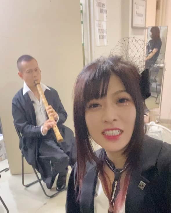 鈴華ゆう子のインスタグラム：「今日の日も支えてくださってありがとうございました。ドラム和太鼓バトル中の下手w いつも和気あいあいとしてます。  #和楽器バンド  #鈴華ゆう子  #Wagakkibnd  #和楽器バンド8周年  #WGB #WGB_infinity」