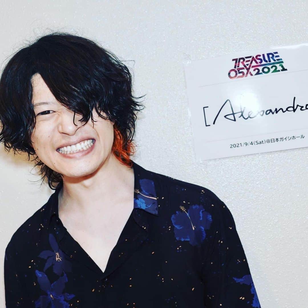 磯部寛之のインスタグラム：「Thanks TREASURE 05X!! Hiro トレジャーどうもありがとう！会えて良かったです。楽しいライブだった。またね名古屋！ひろ #alexandros #treasure05x #nagoya #名古屋」