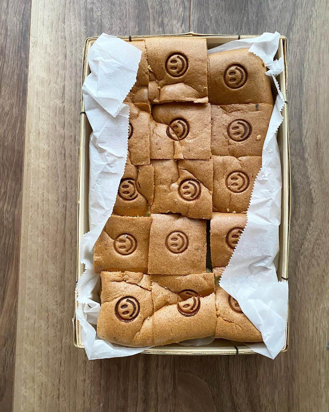 内田朝陽さんのインスタグラム写真 - (内田朝陽Instagram)「憧れのバナナカステラ🍌 @ariko418 ←手作り  念願叶いました。  物凄く美味しい。物凄く。 シットリとした食感が堪りません。 ありがとうございます。  #arikoの食卓 #バナナケーキ　#バナナカステラ」9月4日 22時13分 - asahi_uchida