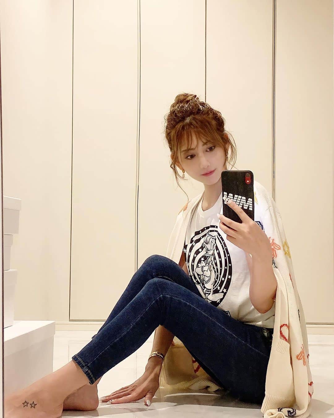加賀美早紀のインスタグラム：「ドナルドグッチ カジュアルな日💛  #gucci #カジュアルコーデ #デニムコーデ #アップヘア」