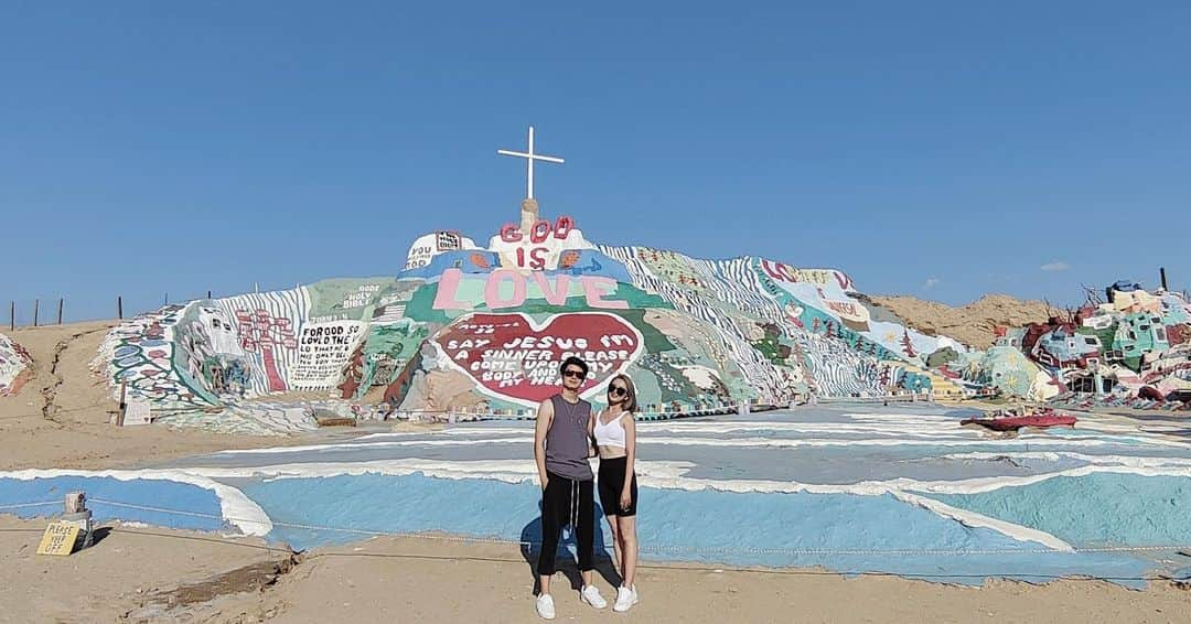 徐玥さんのインスタグラム写真 - (徐玥Instagram)「#salvationmountain #leonardknight」9月4日 23時11分 - jonneiy