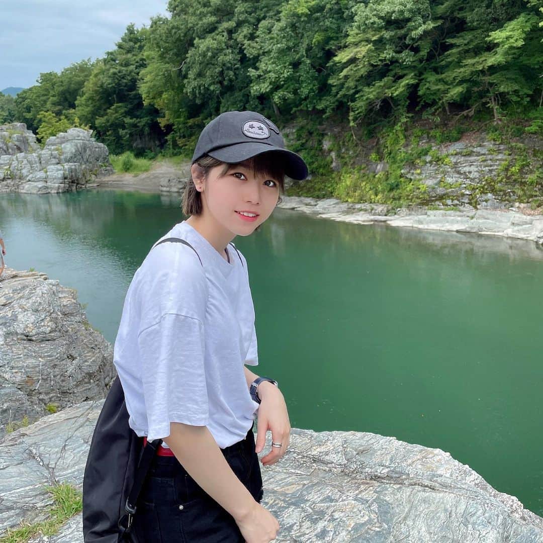 ゆーりのインスタグラム：「𝕝𝕟𝕤𝕥𝕒𝕘𝕣𝕒𝕞15万人 ありがとうございます☺️☺️ ･ ･ ･ ･ ･ ･ ･ この前ずっとやりたいと思ってたホワイトニングに行ってきた🦷 ･ ･ トーンあがったよぉー あと何回か通ってもう少し白いの目指したいなぁ！ ･ ･ ･ ･ ぜひやるか悩んでる子は @happiness_shibuya さん見てみてー！ 脱毛とかもあるらしいけど今ゆーりが通っとるところより安くでできてめっちゃお得😂もっと早く知りたかった笑笑 ･ ･ ･ まだまだ自分磨き頑張りますー😎 ･ ･ ･ ･ ･  #tiktok  #youtube  #instagram  #instagood  #summer  #vacation  #japan  #fashion  #hair  #makeup  #camera  #photooftheday  #followforfollowback」