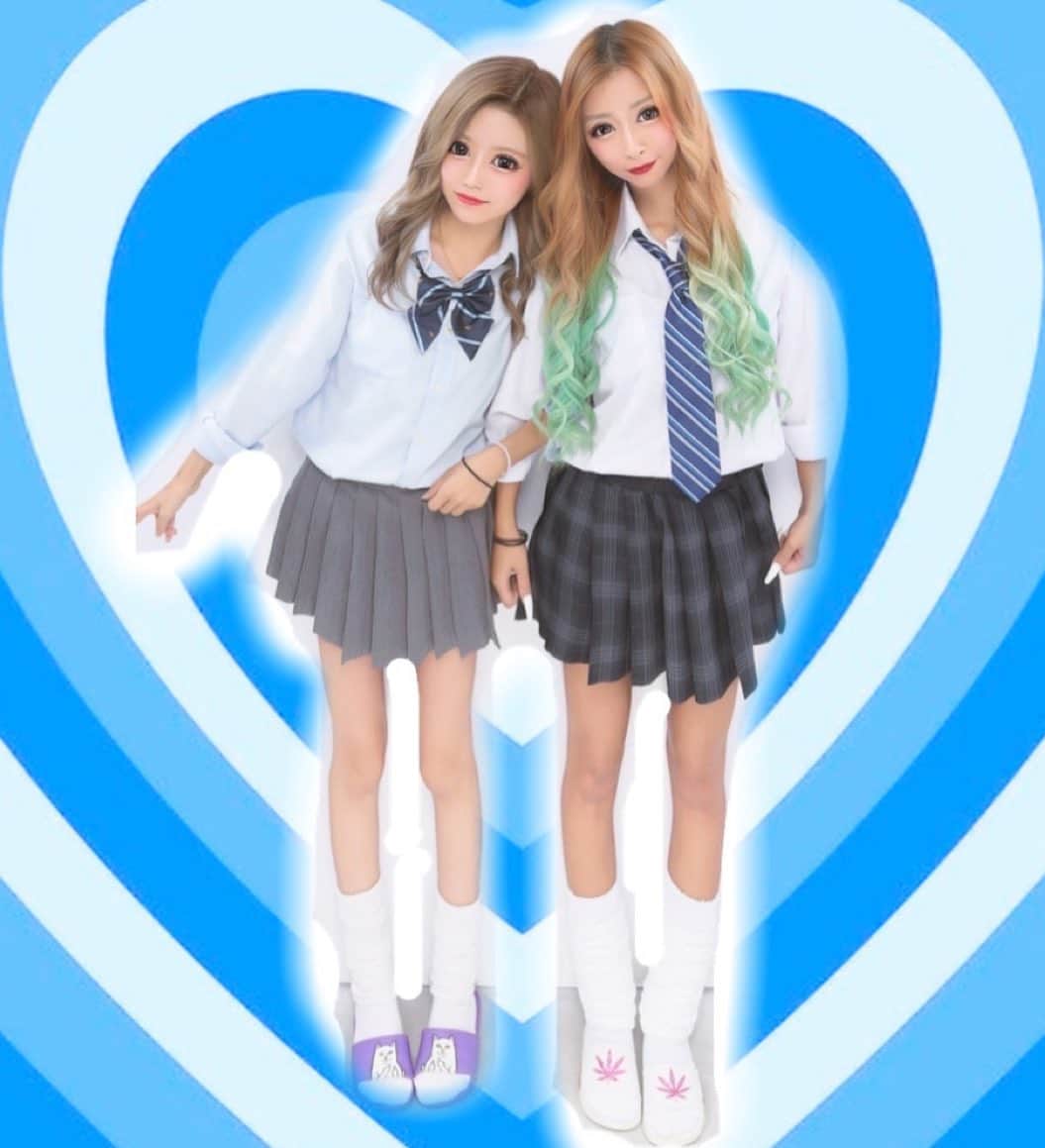 Rinoのインスタグラム：「👯‍♀️💙」