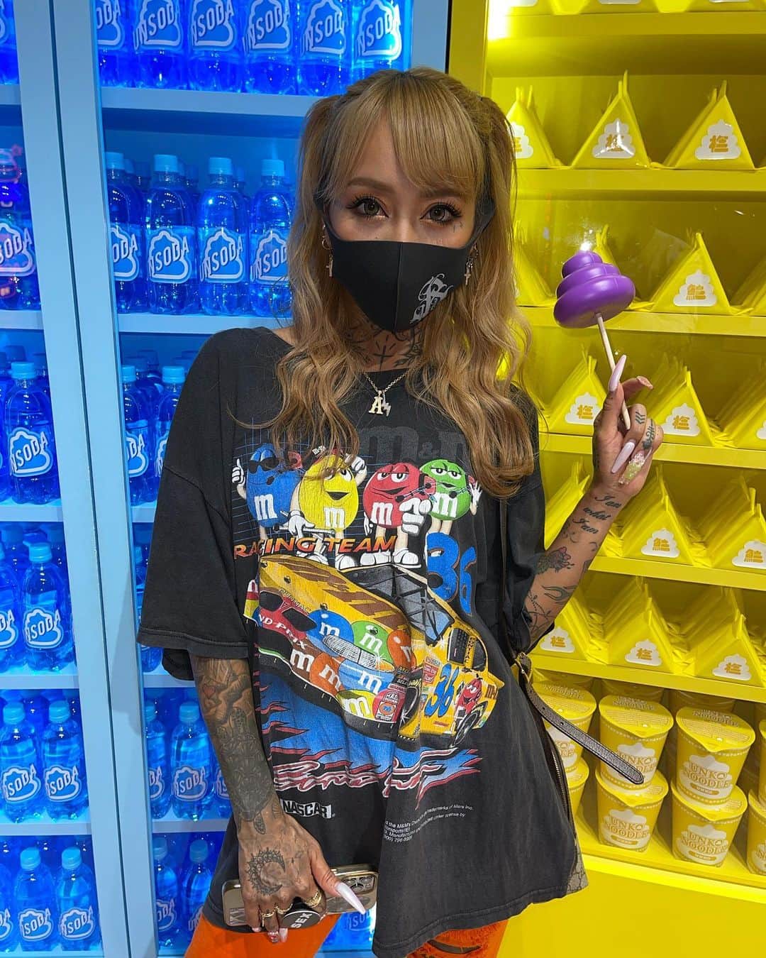 のインスタグラム：「.  うんこミュージアム楽しかった💩 貸し切りだったからずっとうんこ堪能してた💩💜  コメントは💩❤️でいっぱいにして😈 💩だけじゃ色合い悪いから 💩に❤️とか可愛くしてね🥰 💩💜可愛くしてくれたらいいねしにいく🥳ww  #うんこミュージアム　#うんこミュージアムtokyo  #うんこミュージアムお台場」