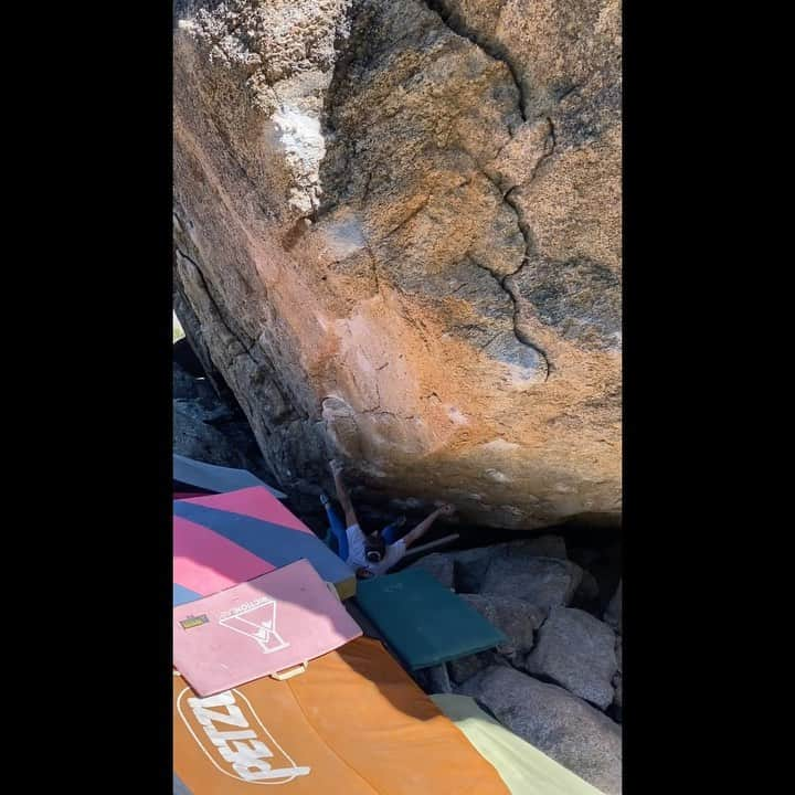 カロリーネ・ジンフーバーのインスタグラム：「‚Alexandra Zimalis‘ 8A+ ✅ felt kinda morpho when i first tried it, the bicycle and the undercling made it possible 😁 slowly getting chilly up there in the mountains ❄️ @belmezattitude @scarpa_at @frictionlabs @organicclimbing @natureclimbing  . . .  #climbing #klettern #bouldern #austria #österreich #silvretta #galtür  #escalade #girlwhoclimbs #climbgirls #iloooveit #natureclimbing #scarpaclimb #noplacetoofar #chalkupless #chalkmatters」