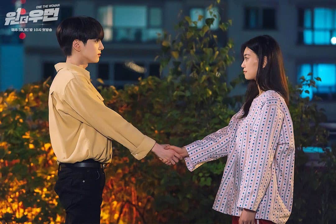 キム・ドヨンのインスタグラム：「“One the Woman” Drama Behind cut with The Boyz Younghoon」