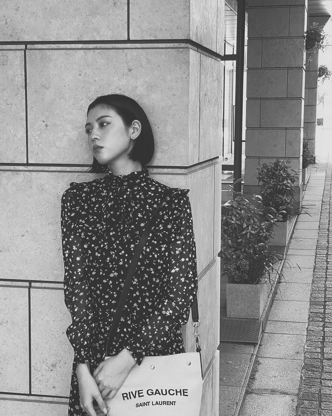 のインスタグラム：「▪️▫️◼️◽️  @ysl  @anthonyvaccarello」