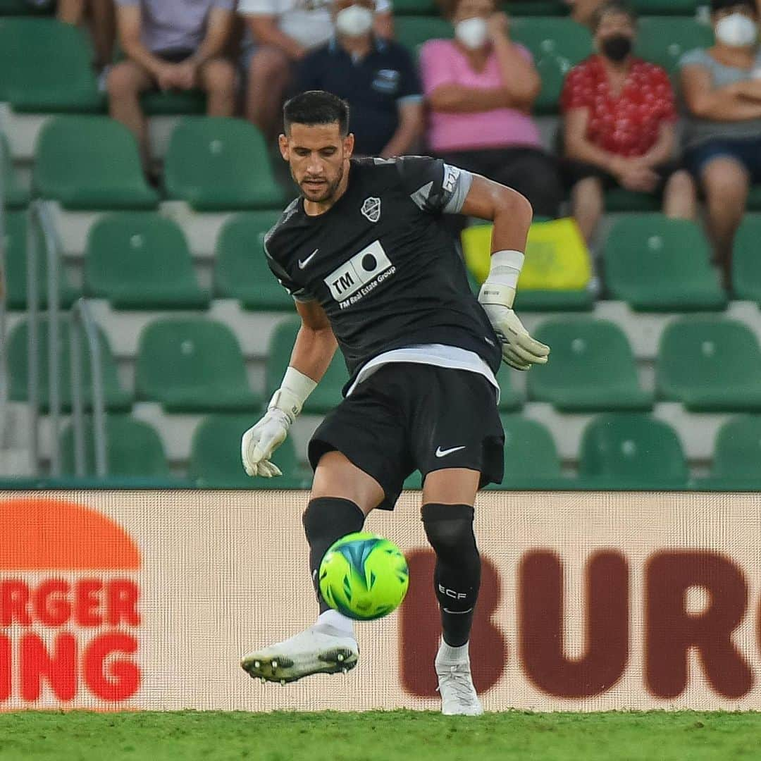 キコ・カシージャさんのインスタグラム写真 - (キコ・カシージャInstagram)「Seguimos!!+1 💚🤍🌴⚽️🧤#muchoelche @elchecf @laliga」9月19日 18時41分 - kikocasilla