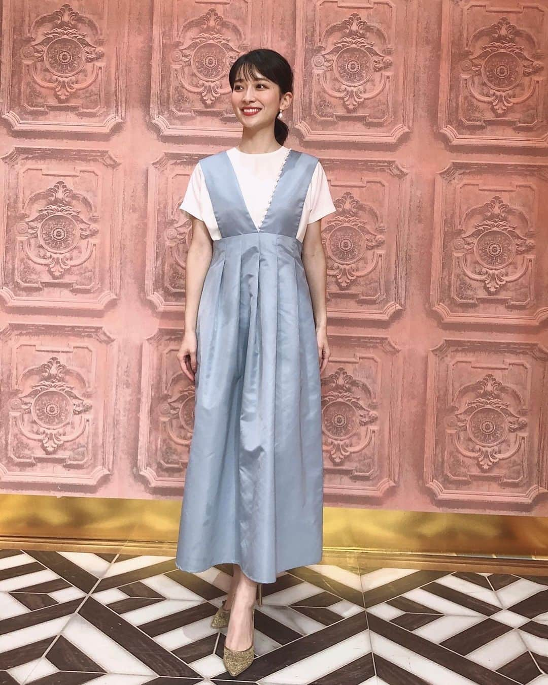 山本里菜さんのインスタグラム写真 - (山本里菜Instagram)「. サンデージャポン ご覧いただきありがとうございました😊🍁🌾  胸元のパールがとっても可愛いアクセントになっている衣装でした🐾❤️  トップス... Fleur de lis ジャンパースカート...hue DAY TO EVENING パンプス...DIANA  #サンジャポ　#サンデージャポン　#ジャンパースカート #パール　#ヘアアレンジ　#メイク　#山本里菜」9月19日 19時08分 - rinayamamoto_0622