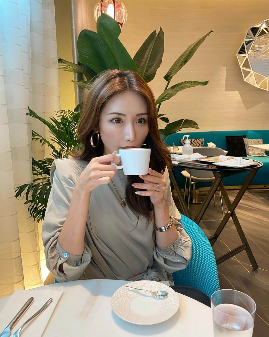 CHIHAさんのインスタグラム写真 - (CHIHAInstagram)「☕️💓  #lecafev #ginza #louisvuitton #cafe #dayoffvibes #ootd #royalparty」9月19日 11時08分 - chiha6170