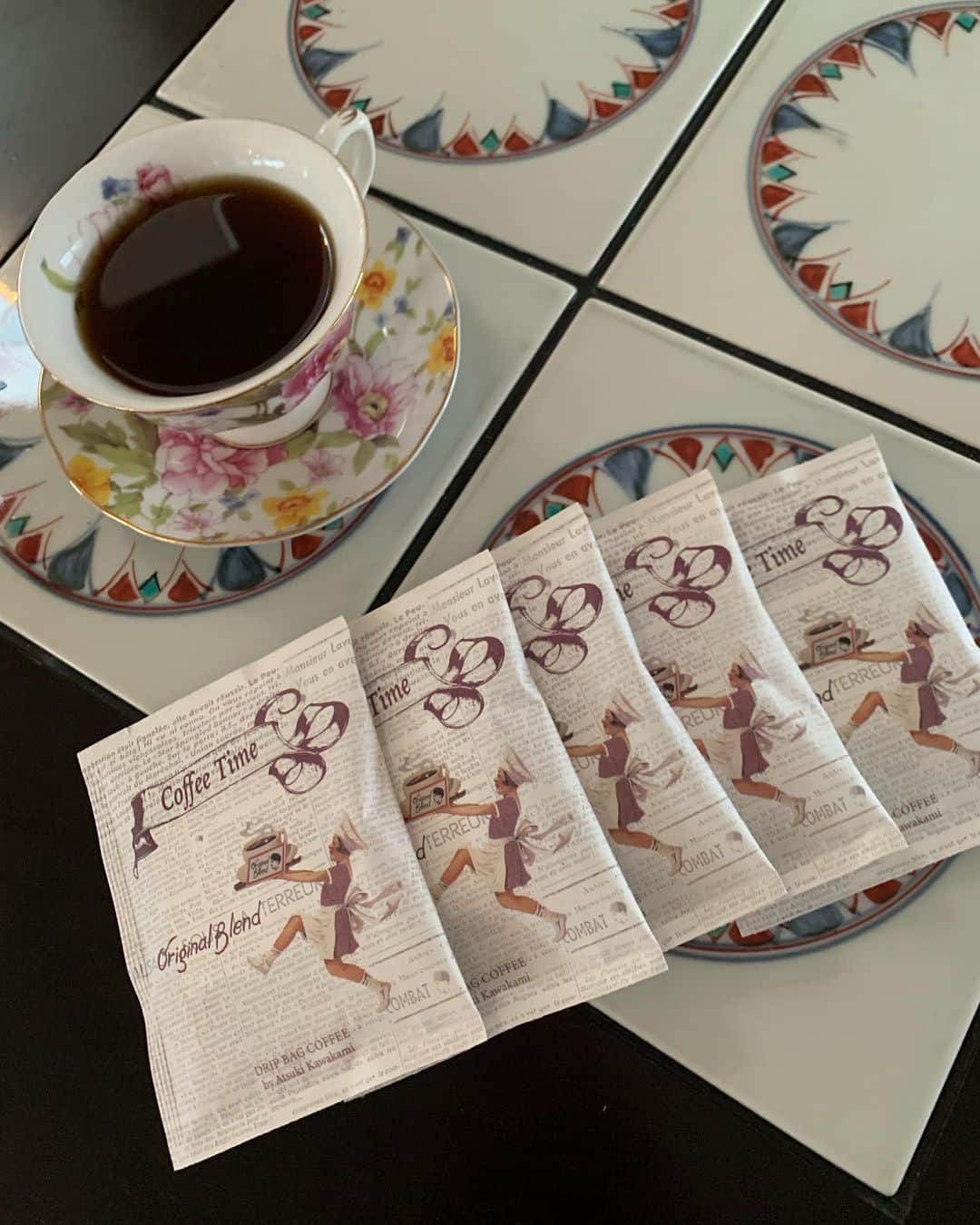 神谷麻美さんのインスタグラム写真 - (神谷麻美Instagram)「朝から#コーヒー 飲んでリラックスしてるよ〜🥰🌈🌈💓💓🍀 良い香り～☕️💕✨  #おうちカフェ だね🏠💘 #おうちじかん 👼🏻💕✨  #pocketfactory ☕️✨」9月19日 11時18分 - asamice428