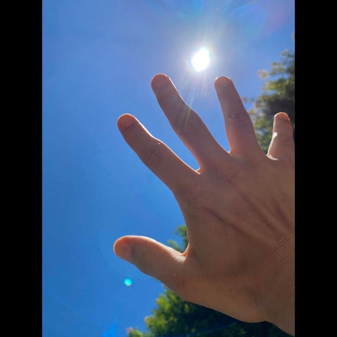 木村拓哉さんのインスタグラム写真 - (木村拓哉Instagram)「⁡ ⁡ ⁡ 「物凄い青空‼︎ 昨日とは全く違う表情の空。 汗だくになる予感がします。 皆さん、水分補給をお忘れなく！」 ⁡ STAYSAFE！ ⁡ 拓哉 #木村拓哉#TakuyaKimura」9月19日 12時10分 - takuya.kimura_tak