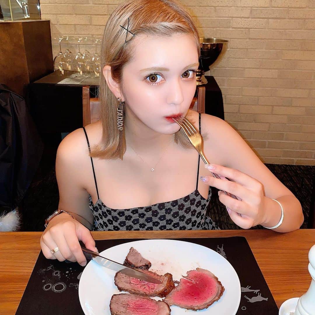 紗蘭さんのインスタグラム写真 - (紗蘭Instagram)「一緒にご飯食べる？💕💕💕 HONEY MI HONEYのワンピース可愛すぎて1枚でエロかわに着た😍💫💕 #honeymihoney #dior #cartier」9月19日 19時29分 - saracchidayo
