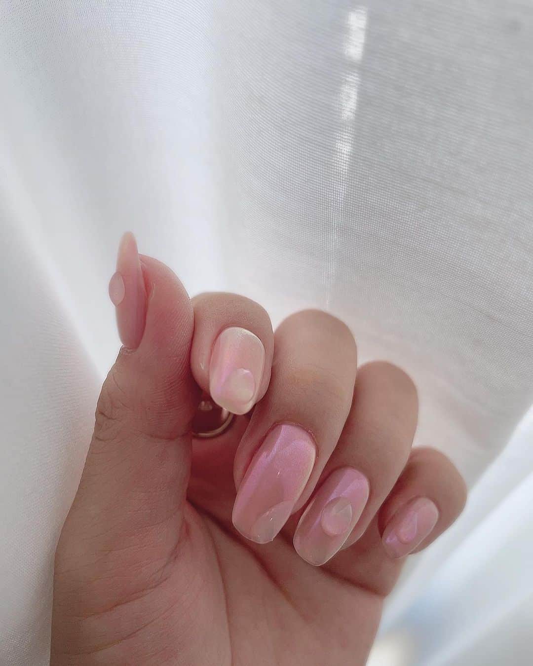 三上悠亜さんのインスタグラム写真 - (三上悠亜Instagram)「new nail🪞  昨日ストーリーでみんなのネイルどんなのって 質問したらたくさんお写真 送ってくれて嬉しかった🥲🤍🤍  次これしよーとか参考になったよ🥺 ありがとうっ！  今回のネイル可愛いなぁ🌙 ぷるぷる🥚　  可愛くて朝と夜写真撮ったから 両方載せちゃう🌝  @nailist_mika ちゃん いつもありがとう❤︎」9月19日 14時03分 - yua_mikami