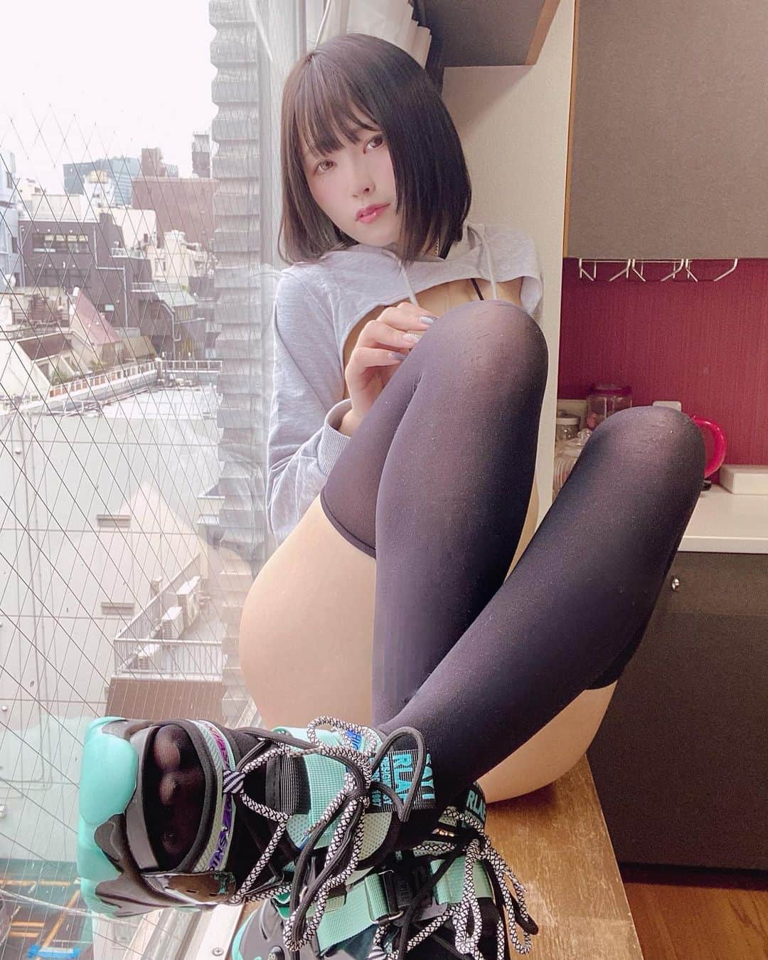 のインスタグラム：「窓辺❇︎」
