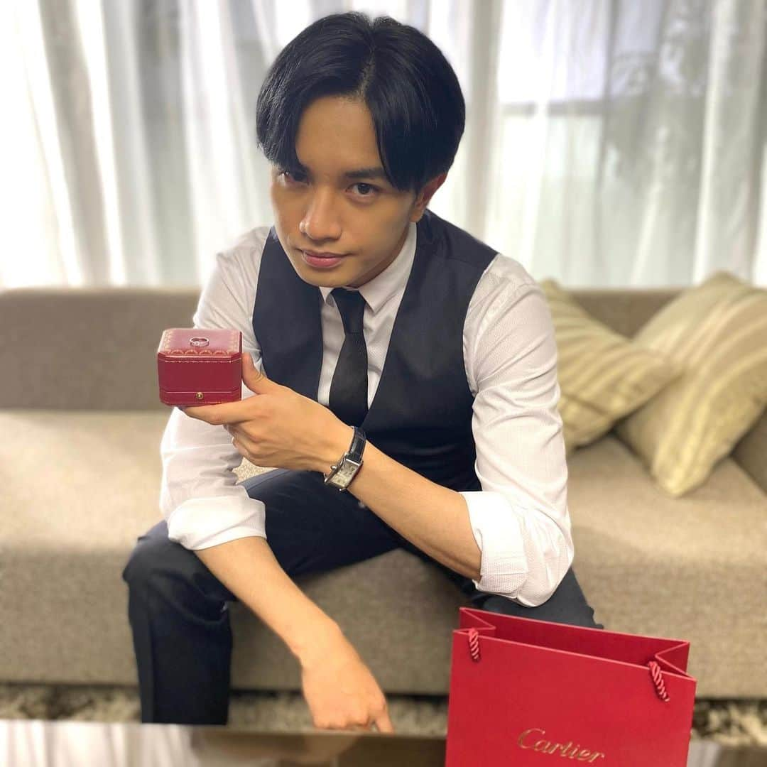 長谷部宗介さんのインスタグラム写真 - (長谷部宗介Instagram)「久々だね！  愛と飛んでみました。 この数ヶ月間、本当にどこまでも 飛んでたね。  明日はいい天気になる  最近、毎日楽しいね。  #OOTD #ootdfashion #fashion #asia #japan #tokyo #love #smile #forever2 #長谷部宗介 #佐藤愛 #中島健人Instagram #彼女はキレイだった」9月19日 15時12分 - k.n_sosuke.hasebe