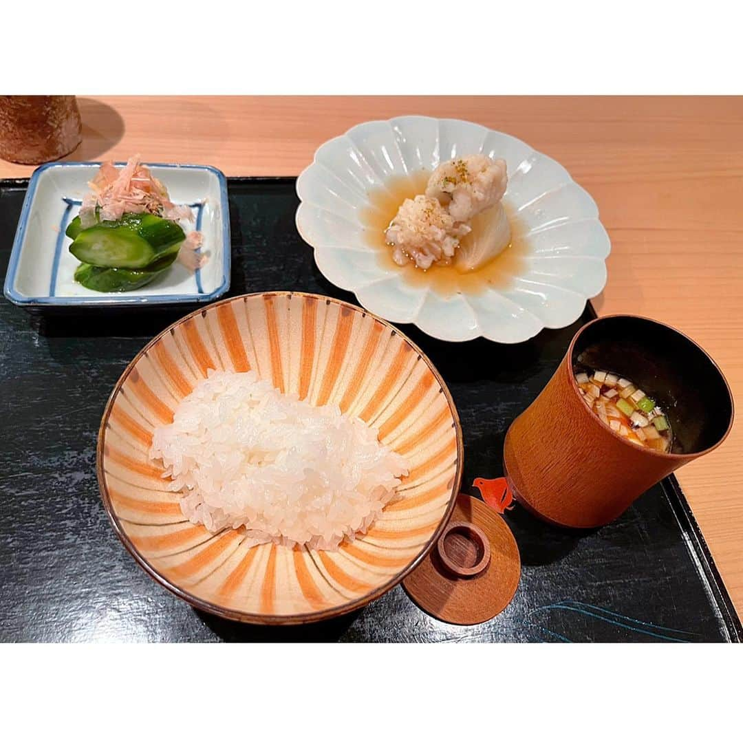 百合華さんのインスタグラム写真 - (百合華Instagram)「京都祇園にあるミシュラン二つ星の 『炭火割烹 いふき』にてディナータイム②💕  メインの炭火料理は２種類選べるのですが今回は４種類も選ばせて頂きました🎶  〆のご飯のお供にはふわっふわの鱧料理🍚  熟練の妙技で仕上げられたお料理達は旨味が凝縮しており香り高い味わいで御座いました✨✨✨  大将＆女将さんのきめ細やかな優しいおもてなしにも暖かみを感じられ、京都の風情を感じながら絶品炭火京料理を堪能する事が出来ました💖  #japan #日本 #kyoto  #京都 #祇園 #京懐石 #京懐石料理  #炭火割烹いふき  #michelin2stars #ミシュラン二つ星 #炭火焼きのある暮らし #炭火の魔術師  #炭火料理 #炭火焼 #炭火 #厳選食材 #素材の美味しいさ  #女将のいるお店  #コース料理 #京懐石 #美食 #美食家」9月19日 15時14分 - yurika.lovelily