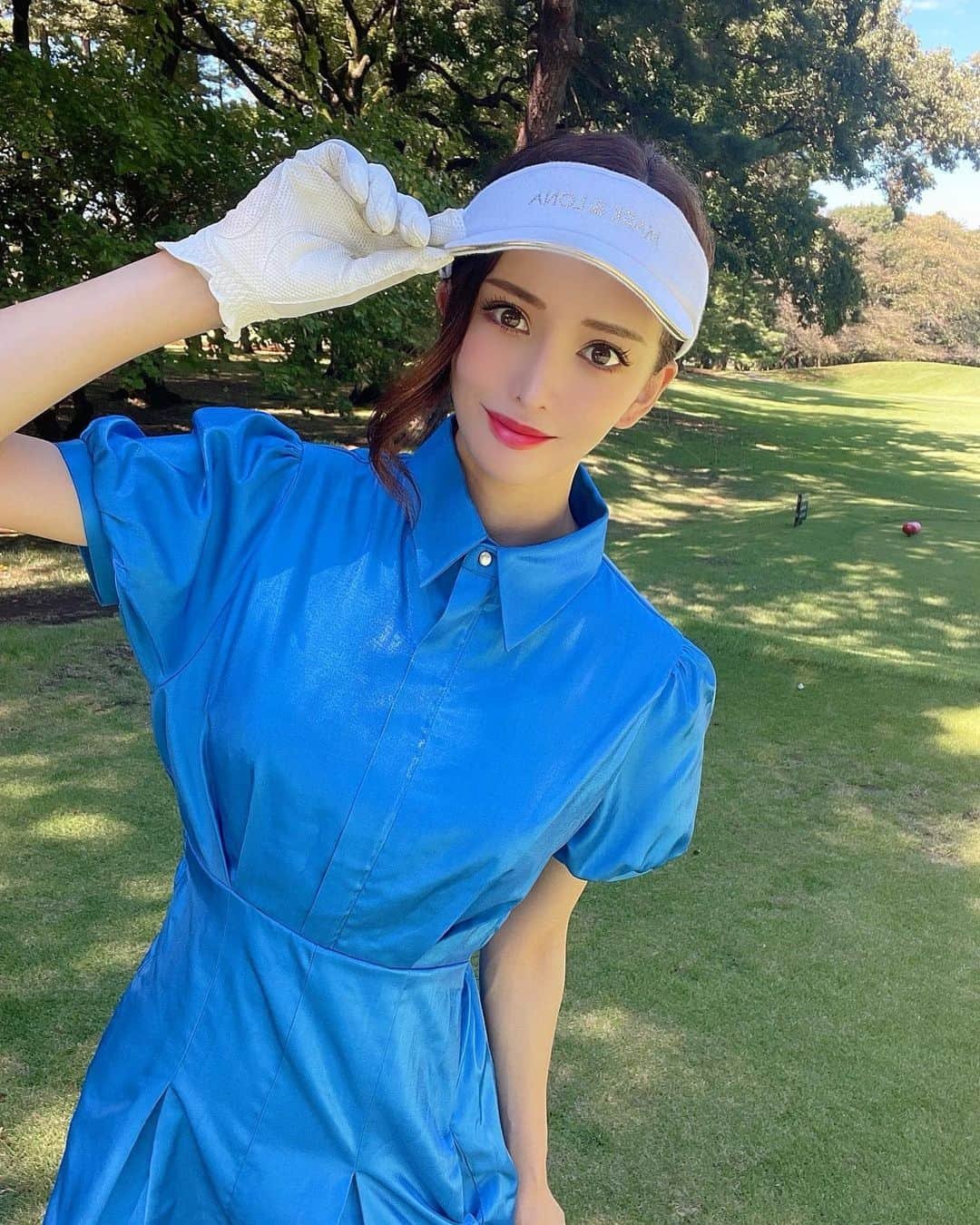 伊東亜梨沙さんのインスタグラム写真 - (伊東亜梨沙Instagram)「ゴルフ日和🏌️‍♀️⛳️  @noelreussir_official の 新しいウェア可愛くない？💙 こういう派手なゴルフウェア大好き♡ . . #ゴルフ #ゴルフ女子 #golf #ゴルフウェア #🏌️‍♀️ #⛳️」9月19日 15時17分 - arisa__917m