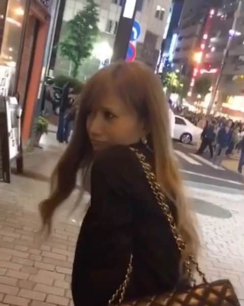加賀美早紀のインスタグラム：「写真が無いので動く私です。 今年の秋はジャケット着たい気分です。」