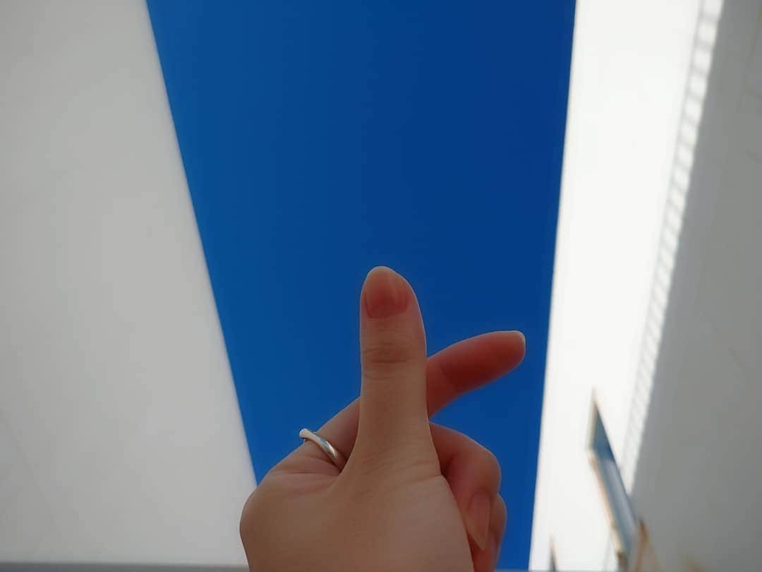 丸本凛さんのインスタグラム写真 - (丸本凛Instagram)「久しぶりの青空💙  #instagood#instamood#fingerheart#contrast#blueandwhite#likegreece」9月19日 17時09分 - rinmarumoto