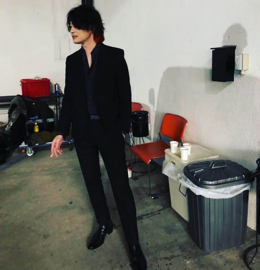 磯部寛之のインスタグラム：「Nice and sunny day. Hiro 今日快晴で気持ち良いな。ひろ  #alexandros #写真 #beast #mv #撮影」