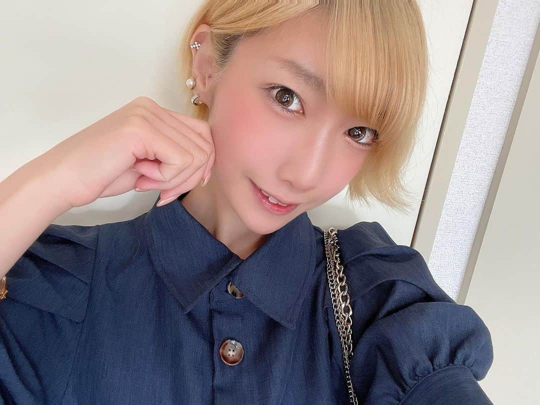 夏日凜子のインスタグラム：「この度、アニメ『邪神ちゃんドロップキックX』エキュート役オーディション、約1600人の募集の中から、3回の審査を経て、11人のファイナリストに選ばれました！  でもここからは最終審査は皆さんの投票で決まります😭 なので、御協力頂きたいんですよおおおおお😭😭😭😭😭😭  めちゃくちゃわかりやすいのが、  【声優グランプリ10月号についてくる投票券のシリアルコードを公式サイトにて打ち込んで投票】  です！  明日からいろんな投票方法、ストーリーにエキュートボイスをアップしていくので、皆様本当に本当に本当によろしくお願いいたします😭😭🙇‍♀️🙇‍♀️🙇‍♀️🙇‍♀️🙇‍♀️🤦‍♀️🤦‍♀️🤦‍♀️🤦‍♀️  #声優 #女優 #voiceactor  #アニメ #anime #邪神ちゃんドロップキック  #voice #オーディション #audition #actress」