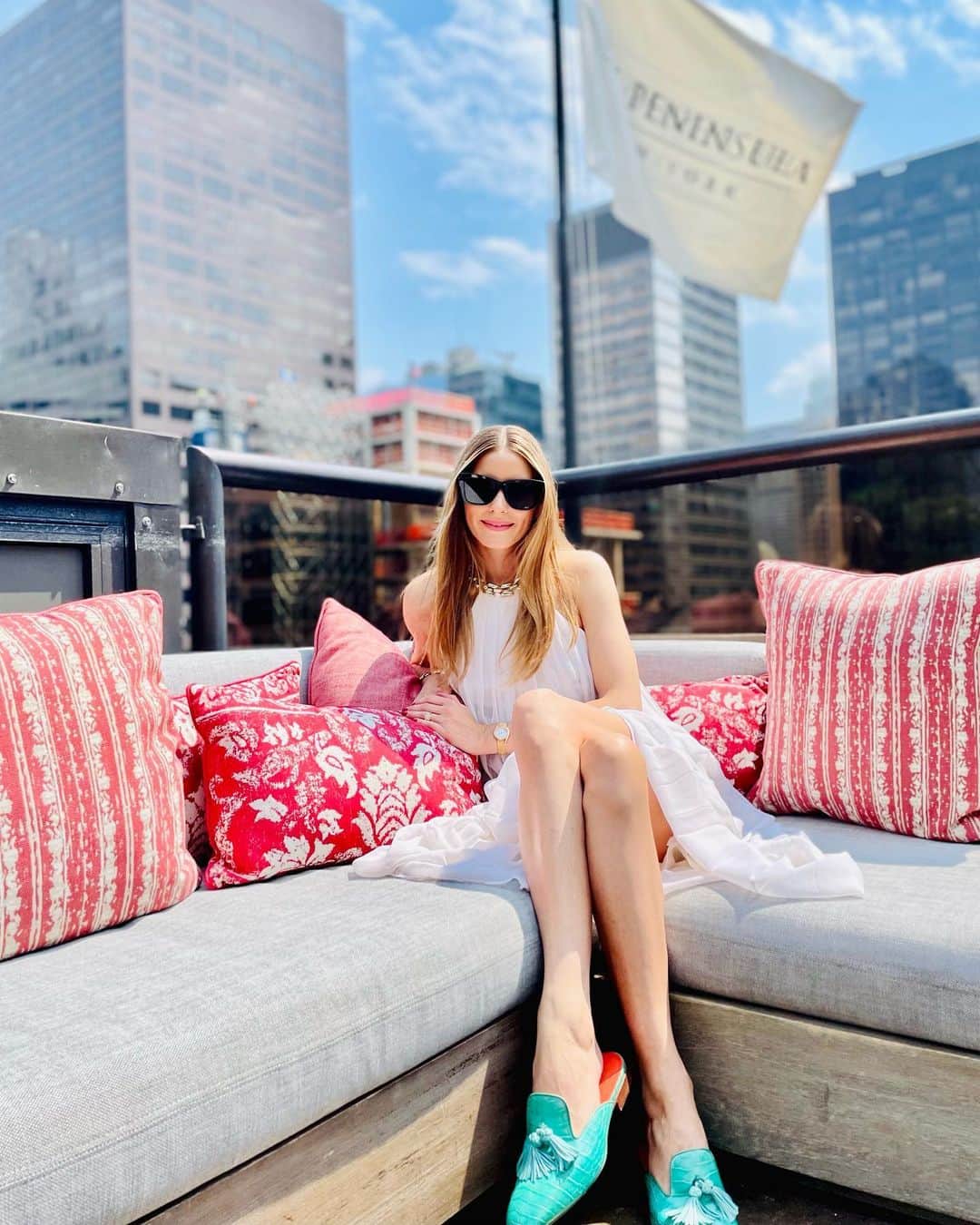 オリヴィア・パレルモのインスタグラム：「Saturday staycation 😎」