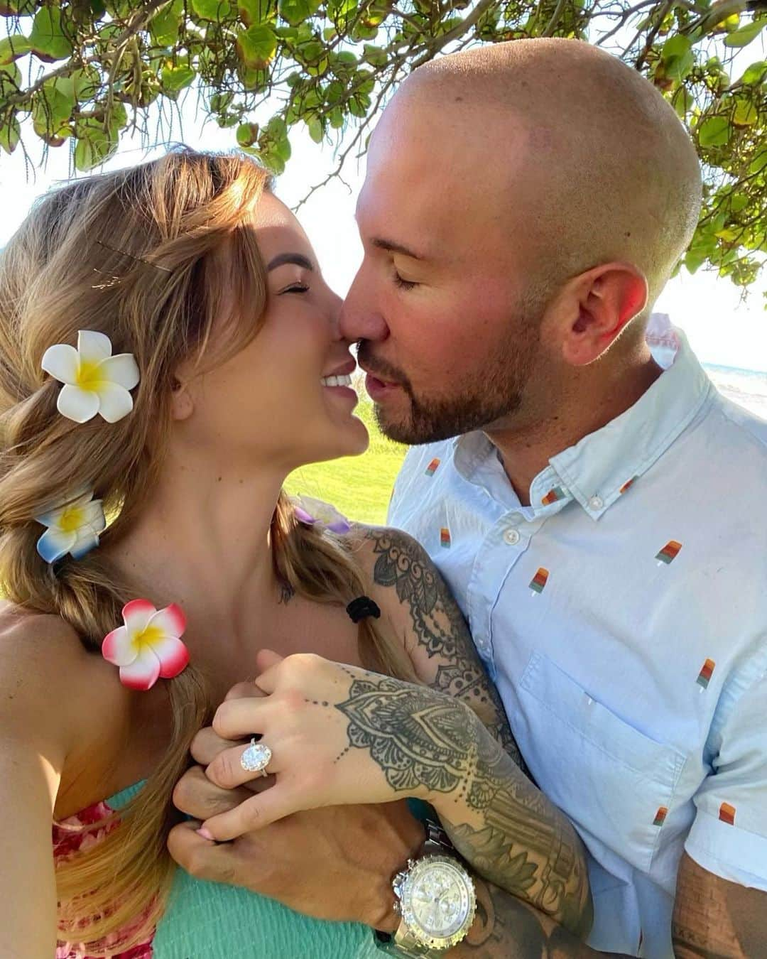 Jessica Weaverさんのインスタグラム写真 - (Jessica WeaverInstagram)「I said YES 😍  my heart!   @jjthefitnesscoach @jj_velasquez_fit  love you! Hehehe   #proposal #engaged #hawaiistagram」9月5日 2時50分 - jessicakes33