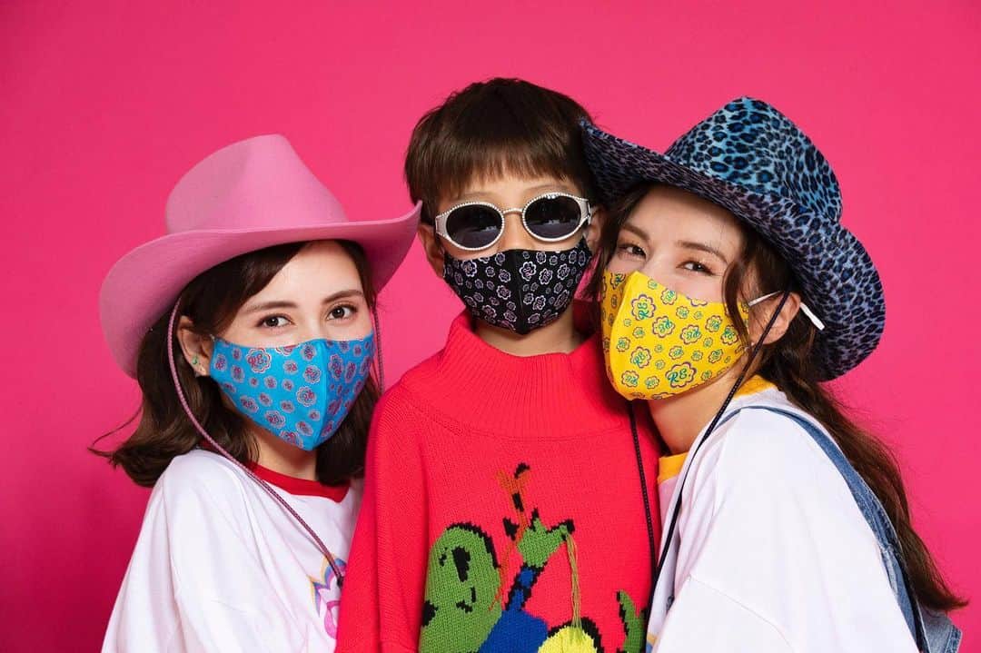 仲里依紗のインスタグラム：「😷マスクも本日12時から再販します😷」
