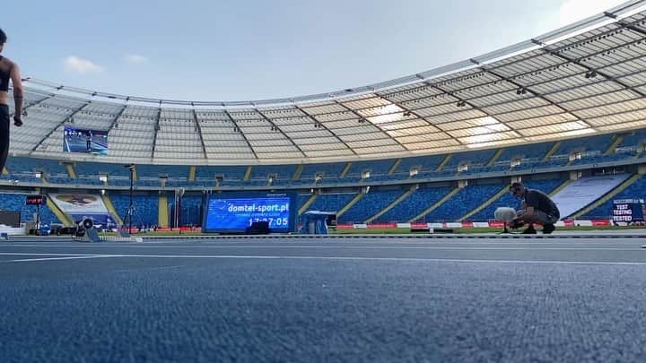 アンナ・キールバシンスカのインスタグラム：「Jutro po raz ostatni w tym sezonie stanę w blokach na starcie 400m 🤪 bieg na tym dystansie jest w niesamowicie mocnej obstawie, zreszta jak i każda z konkurencji na @memorial_kamili_skolimowskiej 🤩 #cantwait ! Mam nadzieje, ze wypełnicie wszystkie dostępne jutro miejsca na Stadionie Śląskim i przyprawicie nas o gęsia skórkę 😉   @pkn.orlen  @newbalance  @miasto_sopot」