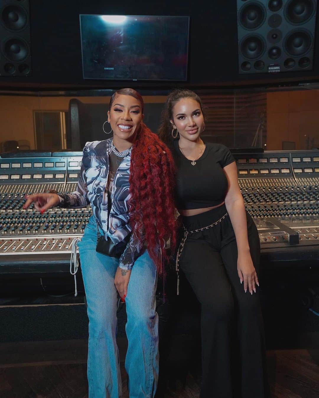 Aylen Aのインスタグラム：「Sitting pretty @keyshiacole ❣️」