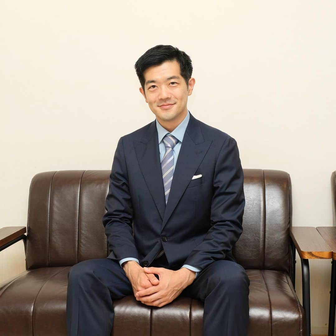 関幸治のインスタグラム：「胡散臭さならお任せください #うさん臭い」