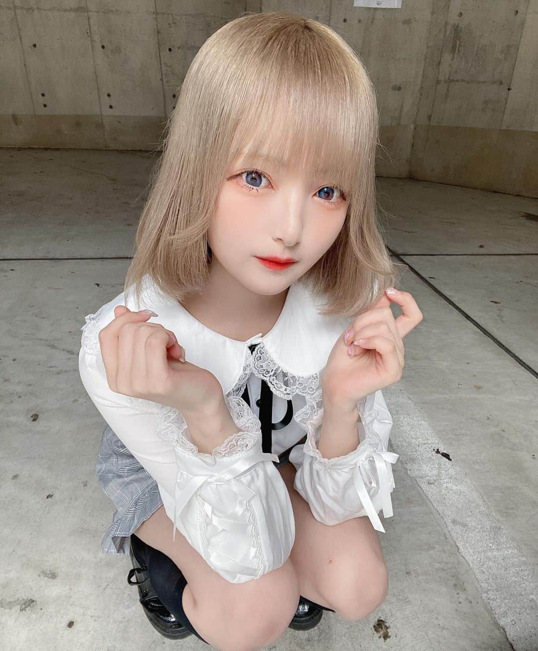 ねこあれのインスタグラム：「ブラウスちゃん可愛い‼️  .  ． ．  ここでかえる！ https://lilimpark.jp/shopbrand/ct120?utm_source=sns&utm_medium=social&utm_campaign=insta_neko_allergie #pr  #白ボブ  #ハイトーンカラー  #ハイトーンボブ  #地雷女  #オレンジメイク  #イエベ春  #ヘアアレンジ  #量産型ヲタク  #量産型コーデ  #アッシュベージュ」