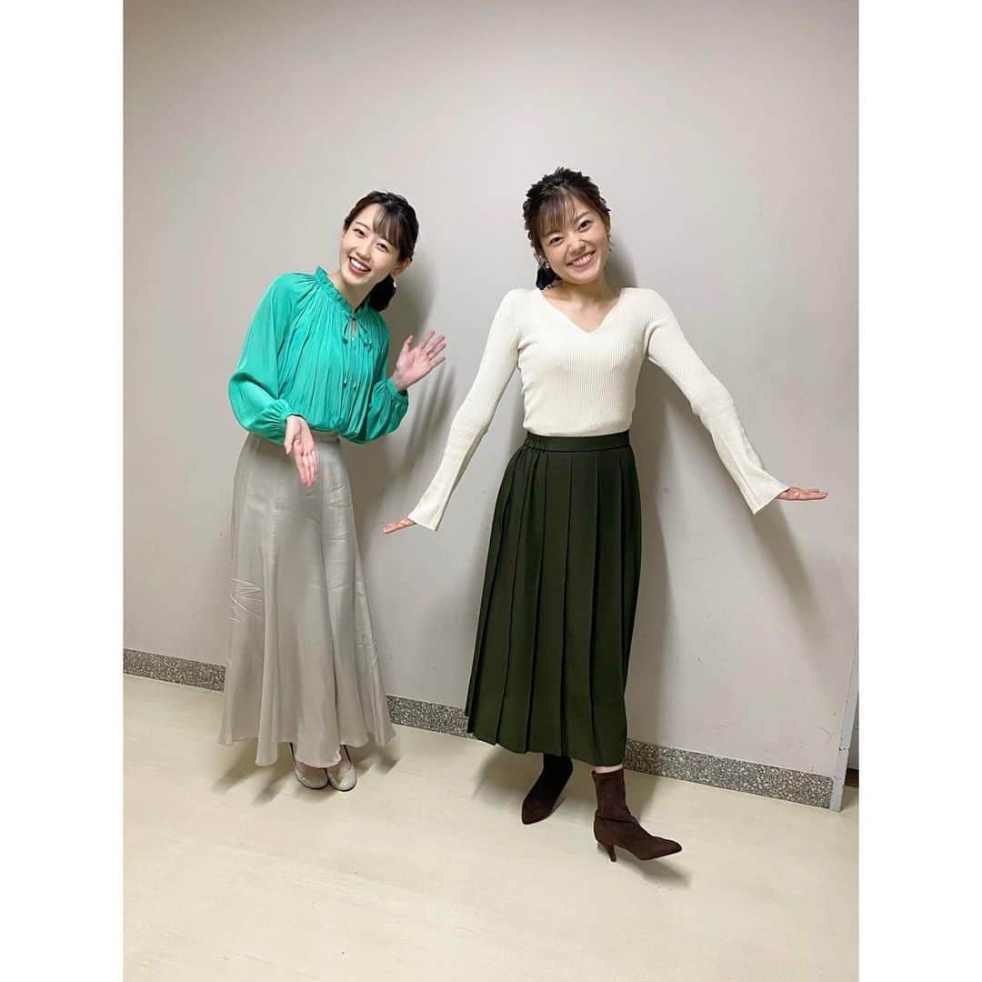 河村綾奈のインスタグラム：「先週の衣装たち、更新します！  気になるものがありましたら、 @rcc_tv_hiroshima にも更新されているので、そちらで情報をご確認いただけますと幸いです😊」